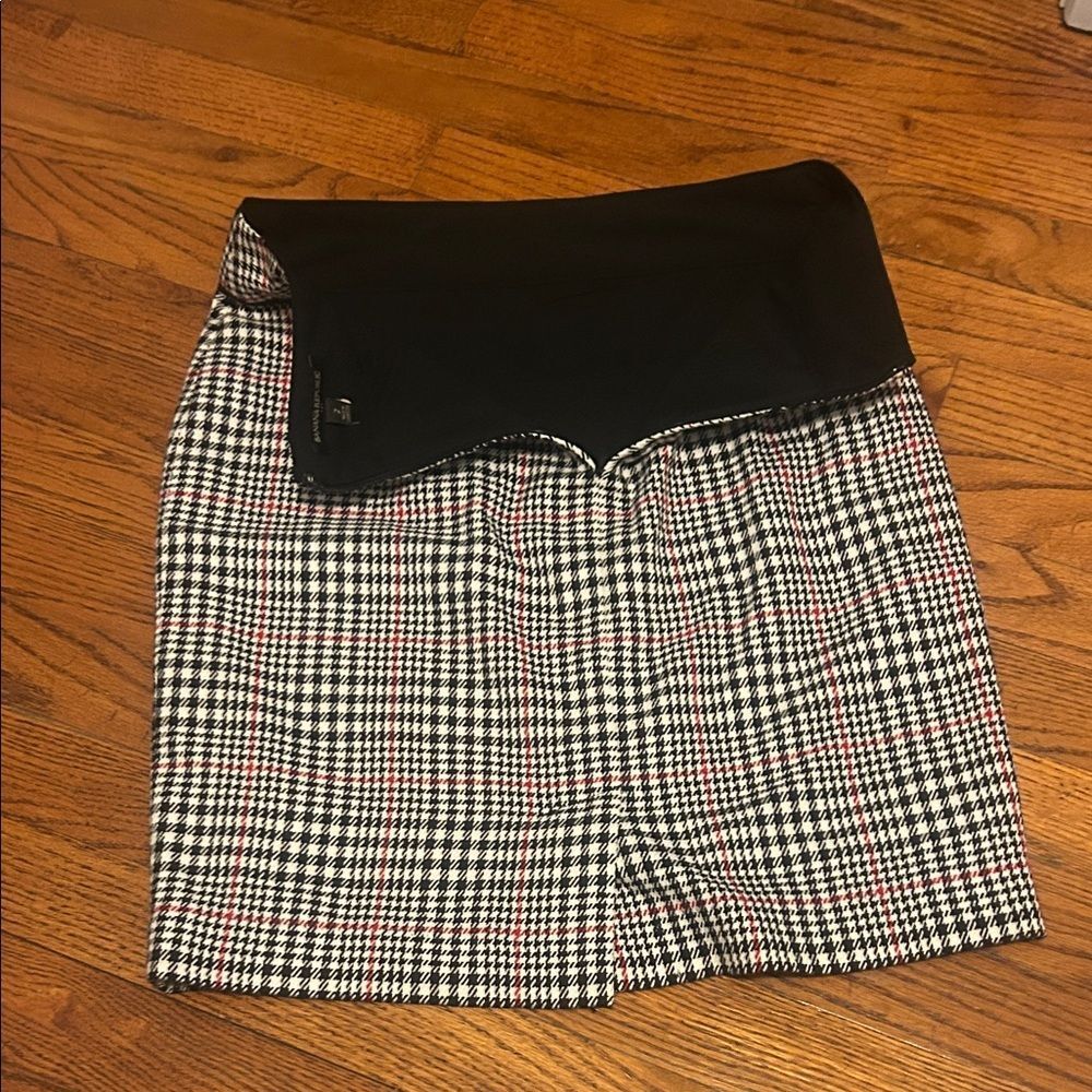 Banana Republic Black and White Plaid Pencil Skirt - Picture 3 of 6